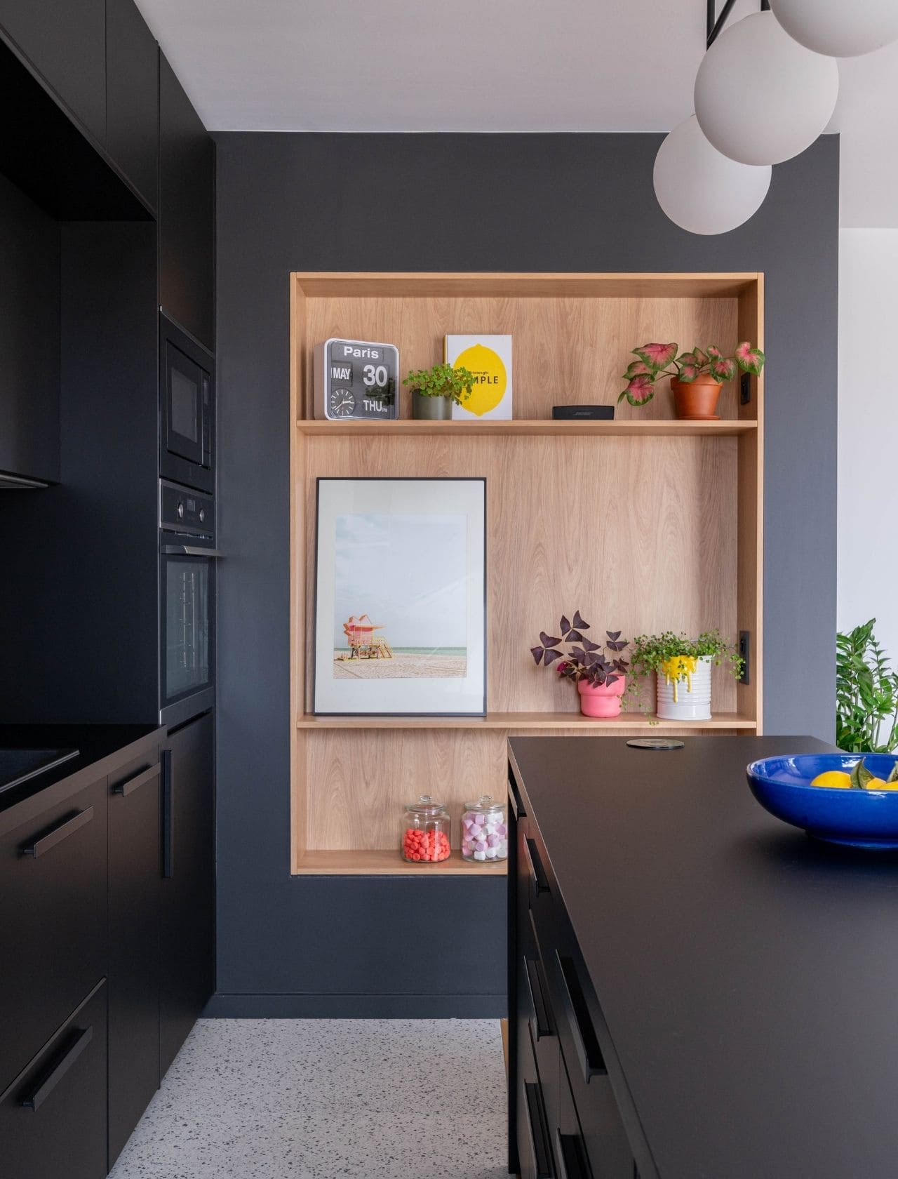 Rénovation à Clichy : Pop minimaliste by Camille Duchemin