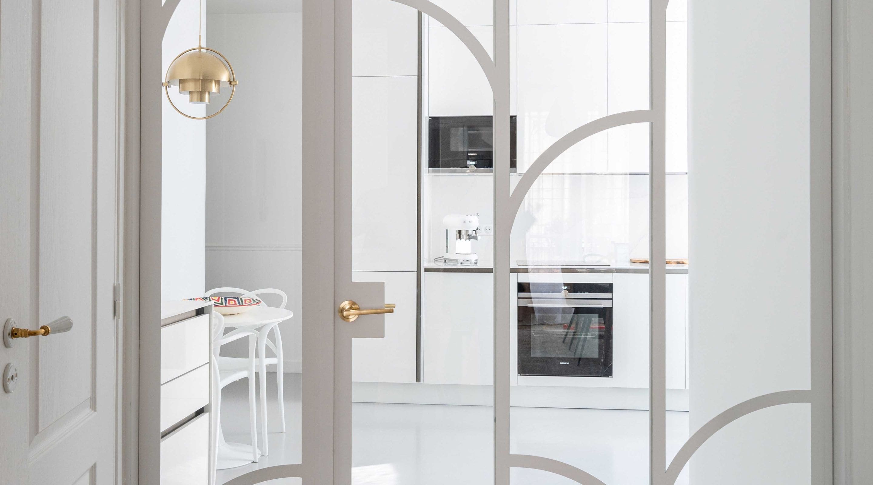 Rénovation totale Paris 18 Pure White by Camille Duchemin