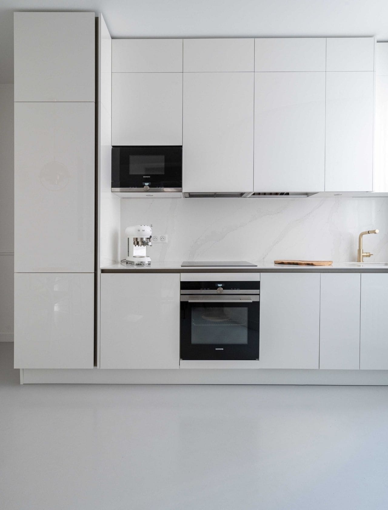 Rénovation totale Paris 18 Pure White by Camille Duchemin
