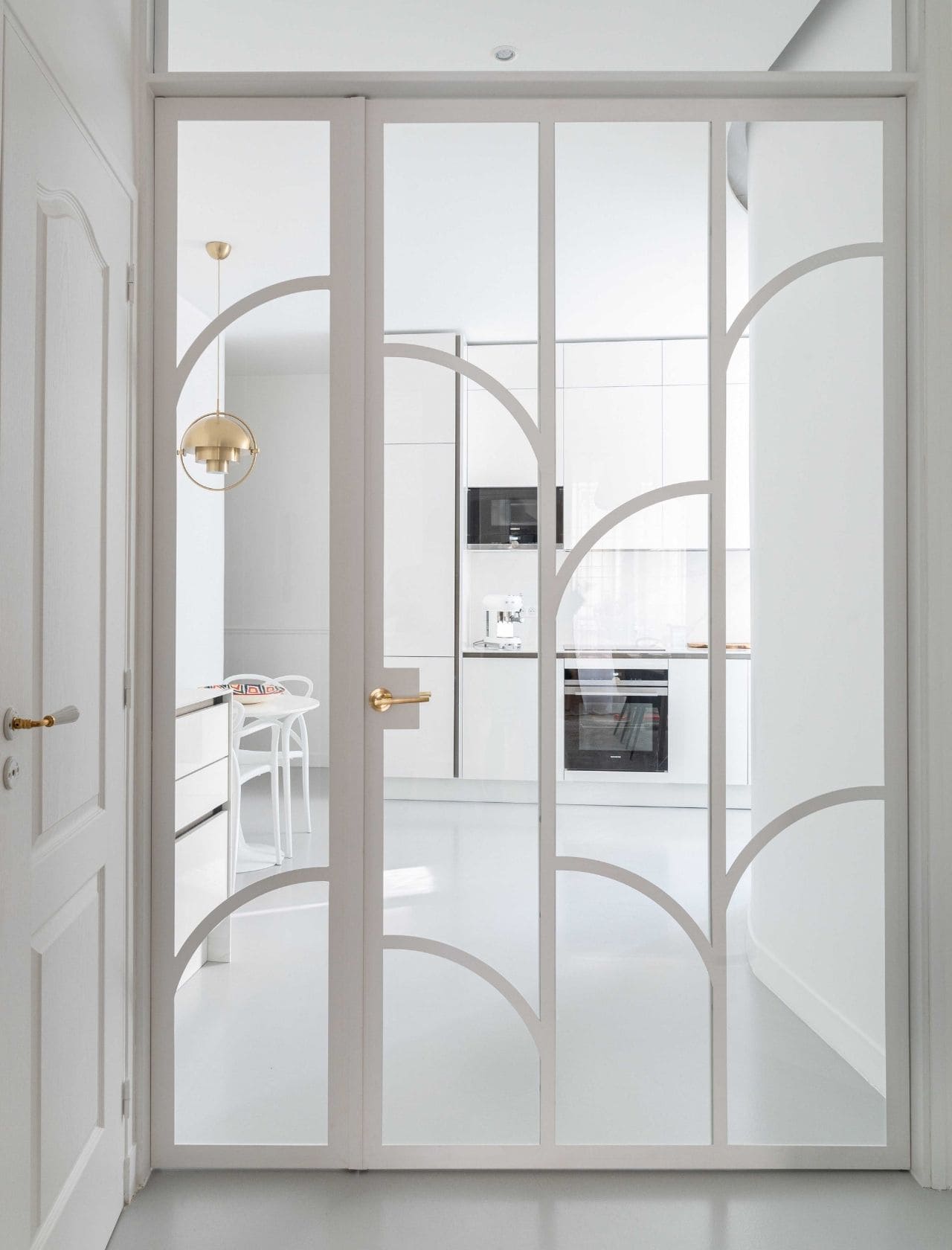 Rénovation totale Paris 18 Pure White by Camille Duchemin