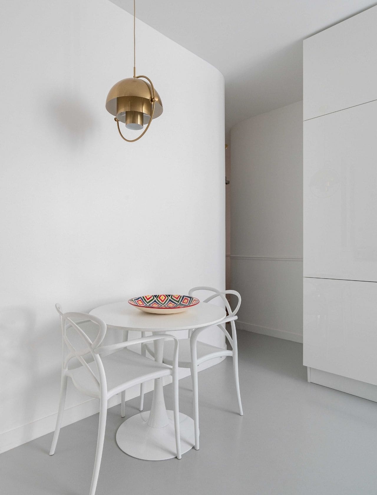 Rénovation totale Paris 18 Pure White by Camille Duchemin