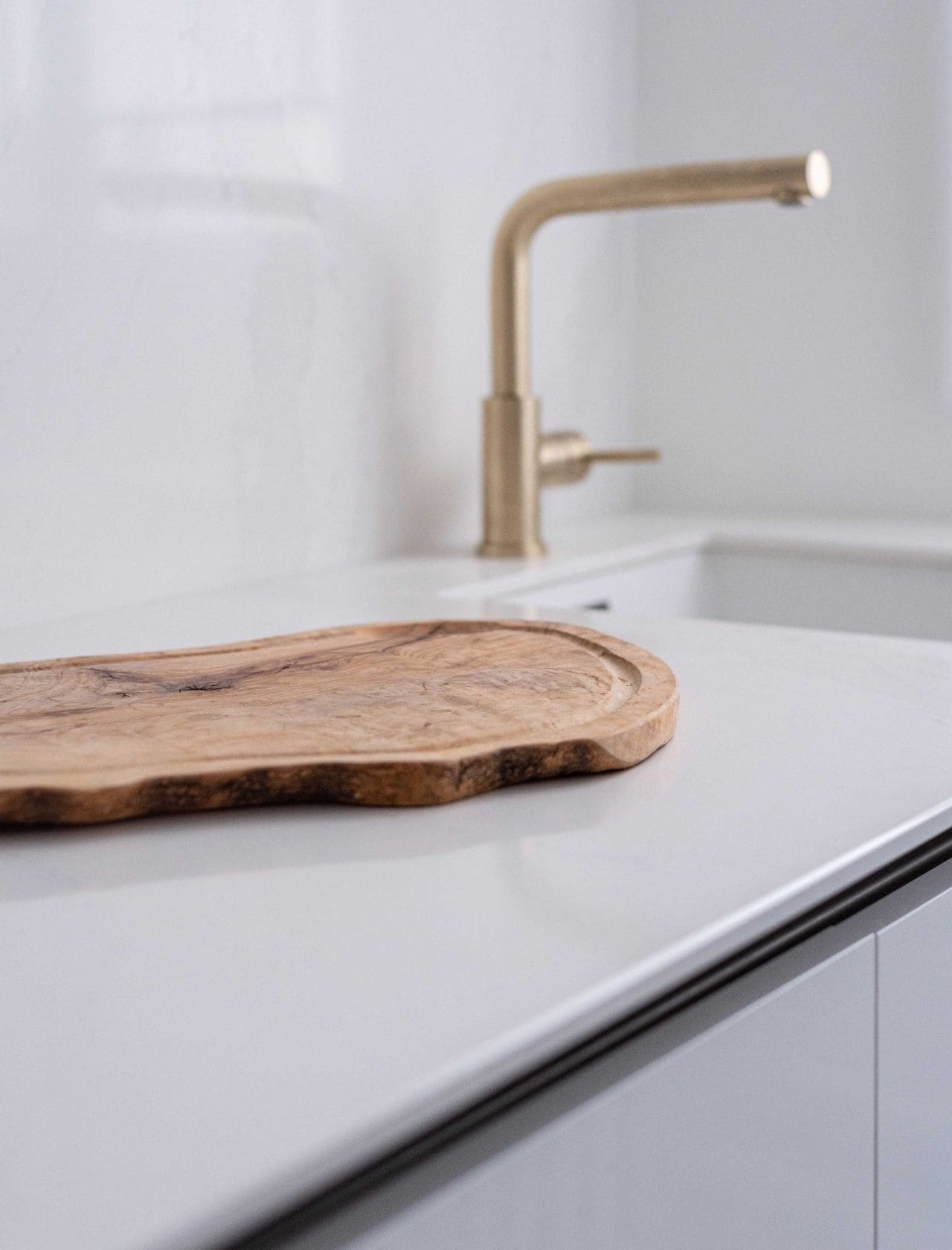 Rénovation totale Paris 18 Pure White by Camille Duchemin